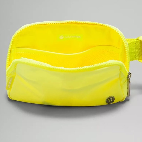 NWT Lululemon Everywhere Belt Bag - Picture 3 of 7